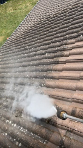 Photo de galerie - Nettoyage toiture avant traitement hydrofuge 2100