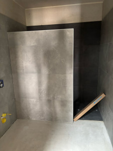 Photo de galerie - Pose carrelage mur et bac à douche 