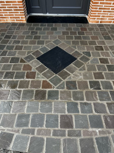 Photo de galerie - Palier de portes d’entrée en pavé grès d’Inde gris 14/14 