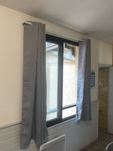 Photo de galerie - Pose tringles à rideaux 