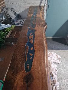 Photo de galerie - Création d'un bar en résine epoxy
