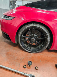 Photo de galerie - Remplacement pneus Porsche GTS Targa