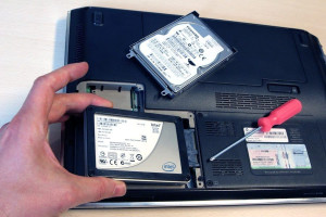 Photo de galerie - Changement d'un disque dur ancienne génération vers un disque SSD afin de donner une seconde vie à cet ordinateur.