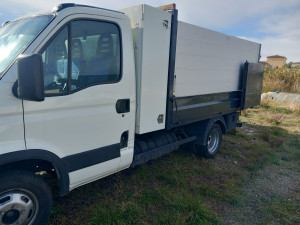 Photo de galerie - évacuation de déchets avec benne 10m2.
encombrants. 
végétaux. 
gravats. 