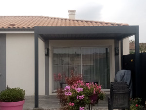 Photo de galerie - Pose pergola bioclimatique 