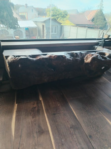 Photo de galerie - Baignoire creusée dans le bois,avec installation sanitaire 