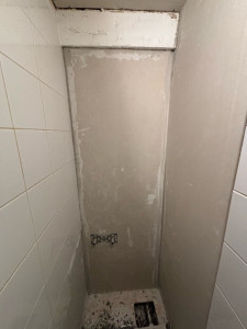 Photo de galerie - Réalisation d’un mur en Siporex avec isolation par doublage en placo isolant (double couche).