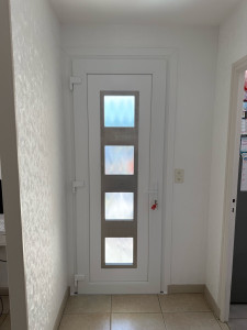 Photo de galerie - Finition intérieur après la pose de la porte d’entrée