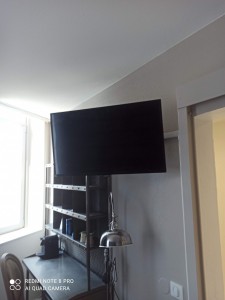 Photo de galerie - Modification chambre d'hôtel , installation prise de courant et prise coaxial pour télévision