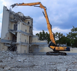 Photo de galerie - Démolition avec pelle UHD bras 29 m