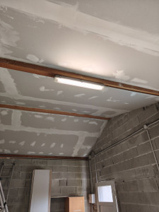 Photo de galerie - Pose de plafond rempant en placo avec isolation 
