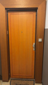 Photo de galerie - Sécurisation de porte : installation de cornières AntiPince 