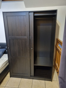 Photo de galerie - Montage armoire à portes coulissantes 