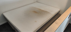 Photo de galerie - Un matelas sale 