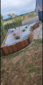 Photo de galerie - Banque traverse de chêne et ardoise 