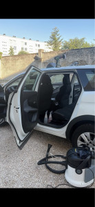 Photo de galerie - Nettoyage d’un 5008 taxi 