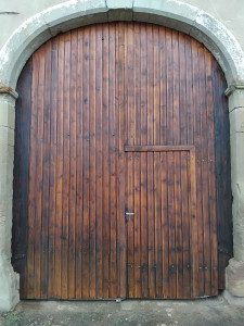 Photo de galerie - Ponçage + lasurage d'une porte de grange 