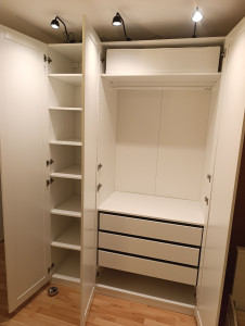 Photo de galerie - Montage de meuble 
Une armoire 