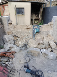 Photo de galerie - Ouverture d'un mur en pierre pour un passage