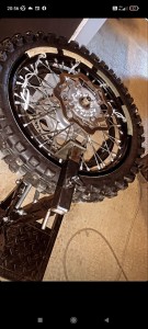 Photo de galerie - Remplacement pneu moto ?️