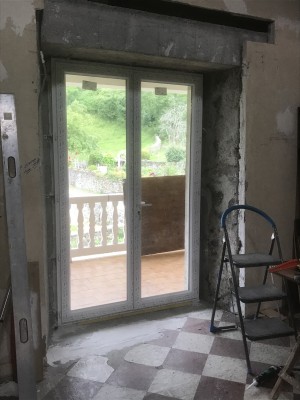 Photo de galerie - Pose d'une porte fenêtre