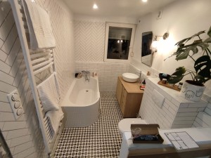 Photo de galerie - Création complète salle de bain (plomberie, pose meuble vasque, pose toilettes, pose carrelage...) 