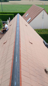 Photo de galerie - Réalisation d’une toiture avec finitions soignées et travail de qualité. Chantier réalisé avec sérieux et professionnalisme