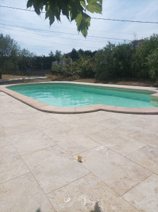 Photo de galerie - Rénovation contour de piscine en travertin 