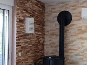 Photo de galerie - Habillage des murs en plaques de parement bois
