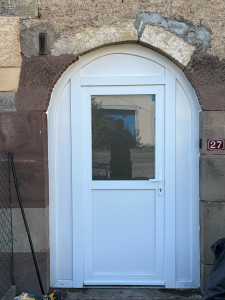 Photo de galerie - Pose d’une porte d’entré 