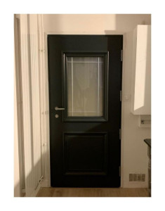 Photo de galerie - Changement d'une porte d'entrée en bois par une porte d'entrée neuve en aluminium. 