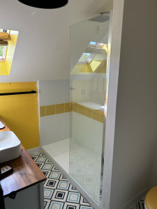 Photo de galerie - Enlèvement baignoire avec pose de receveur avec SDB et carrelage finition choix au client pour les mur 