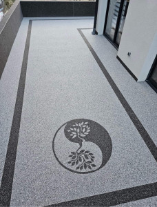 Photo de galerie - Revêtement de sol drainant avec logo 