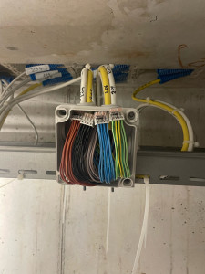 Photo de galerie - Boîte de dérivation pour plusieurs circuits prise de courant 