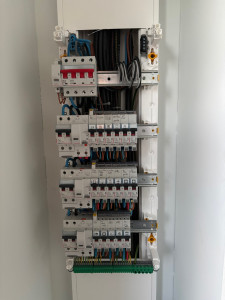 Photo de galerie - Mise en service d'un tableau divisionnaire pour un local d'entreprise.