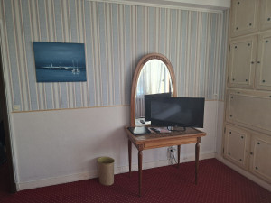 Photo de galerie - Habillage murs papier peint après 