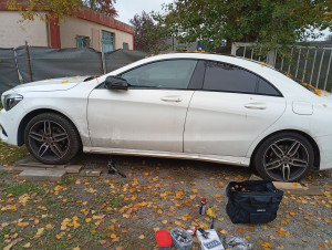 Photo de galerie - Phase de démontage de ligne d'échappement complète sur merci C200 pack AMG année 2018