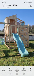 Photo de galerie - Montage d'une balançoire reçu en kit. Assemblage complet (mur d'escalade, toboggan, cabane, balançoire, mur à grimper...). 