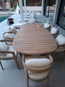 Photo de galerie - Montage d’un ensemble de salon de jardin chaise ,table ,transat, parasol .