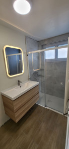 Photo de galerie - Rénovation complète de salle de bain en salle d'eau.