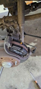 Photo de galerie - Changement des plaquettes de frein sur un IVECO DAILY. 
