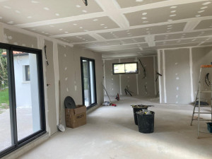 Photo de galerie - Pose d'ouvertures, doublage placo et cloisons