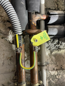 Photo de galerie - Mise à la terre des canalisations 