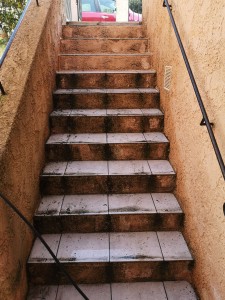 Photo de galerie - Nettoyage Karcher descente d'escalier et  terrasse 