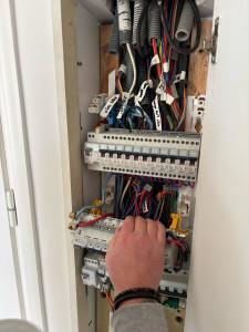 Photo de galerie - Recherche panne électrique 