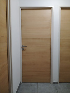 Photo de galerie - Vous souhaitez relooker vos portes intérieures ? 
Voici la réalisation d'une finition imitation bois sur toutes les portes d'une maison d'habitation ??