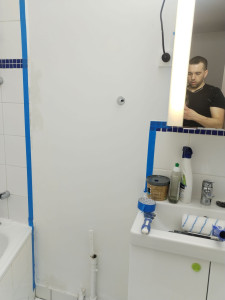Photo de galerie - Travaux de peinture sur salle de bain.
Et remise à neuf des joints de baignoire. 