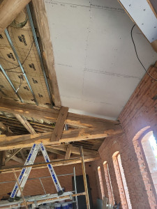 Photo de galerie - Aménagement d'une salle de cuisine
 Plafond rampant, point le plus haut 6 m 