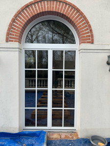 Photo de galerie - Pose de porte fenêtre cintré 