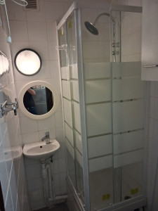 Photo de galerie - Pose des parois de douche 